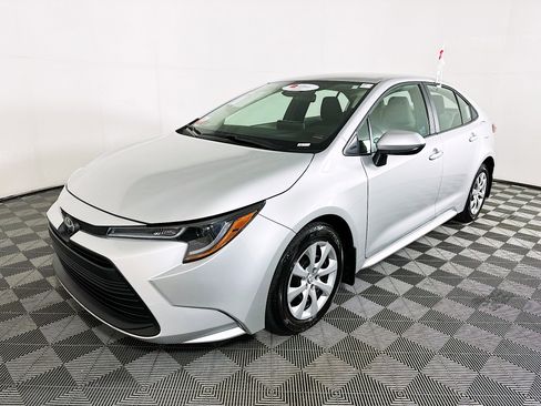 Used 2025 Toyota Corolla LE image 7