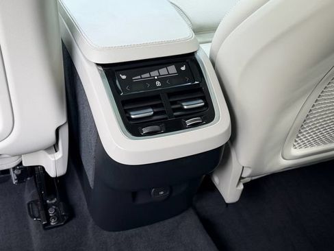Certified 2025 Volvo XC90 B6 Ultra w/ Protection Package Premier AWD/4WD image 15