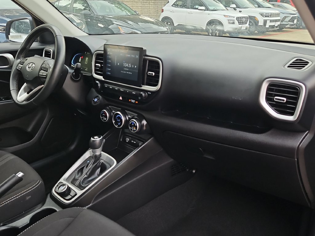 Used 2025 Hyundai Venue SEL FWD image 32