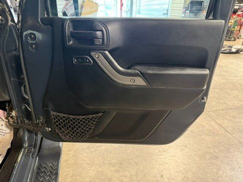 Used 2018 Jeep Wrangler Unlimited Sport AWD/4WD image 5