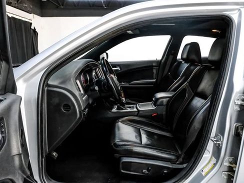 Used 2022 Dodge Charger SXT w/ Leather Interior Group RWD image 4