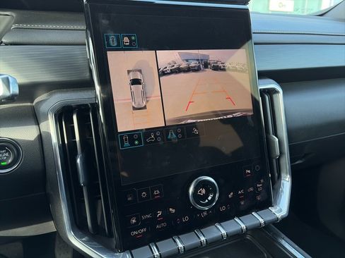 Used 2025 GMC Acadia Elevation image 28