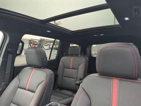 Used 2025 Chevrolet Traverse RS AWD/4WD image 12