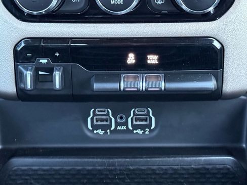 Used 2019 RAM 1500 Laramie image 26