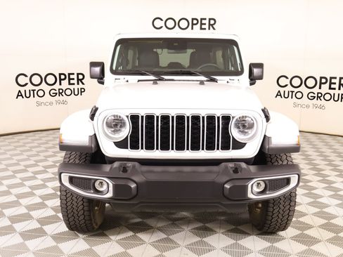 Used 2024 Jeep Wrangler Sahara image 9
