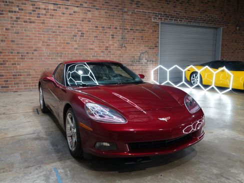 Used 2007 Chevrolet Corvette Coupe w/ Preferred Equipment Group image 4