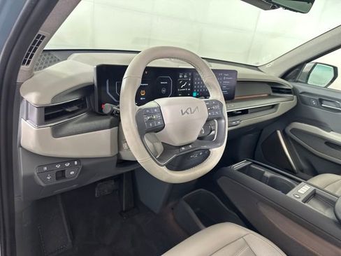 Used 2024 Kia EV9 Land image 13