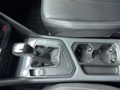 Used 2024 Volkswagen Tiguan SE R-Line image 32