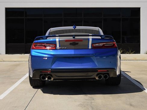 Used 2017 Chevrolet Camaro SS image 9