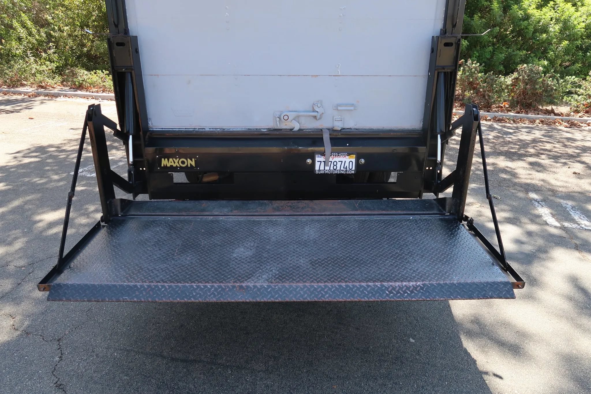 Used 2004 Chevrolet Express 3500 w/ Chrome Appearance Package RWD image 15