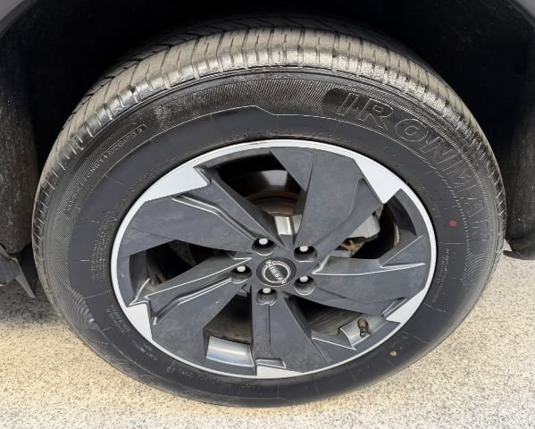 Used 2025 Nissan Rogue SV FWD image 28