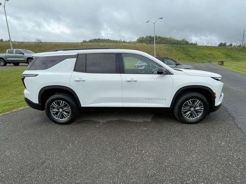 New 2026 Chevrolet Traverse LT w/ Driver Confidence Package AWD/4WD image 8