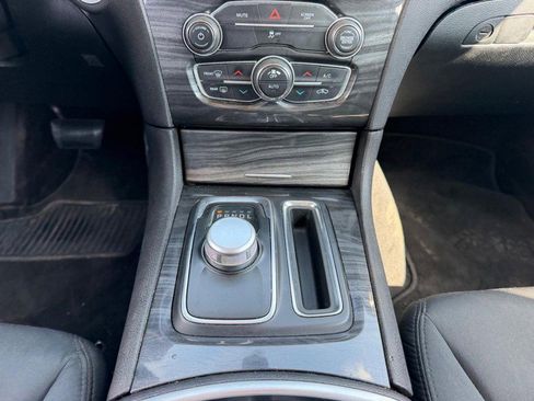 Used 2018 Chrysler 300 Touring AWD/4WD image 15