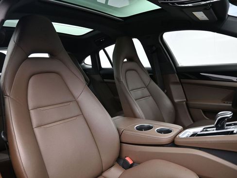 Used 2022 Porsche Panamera 4S image 34