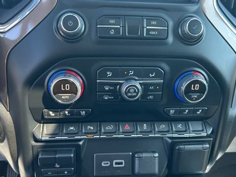 Certified 2022 Chevrolet Silverado 1500 High Country w/ Technology Package AWD/4WD image 27