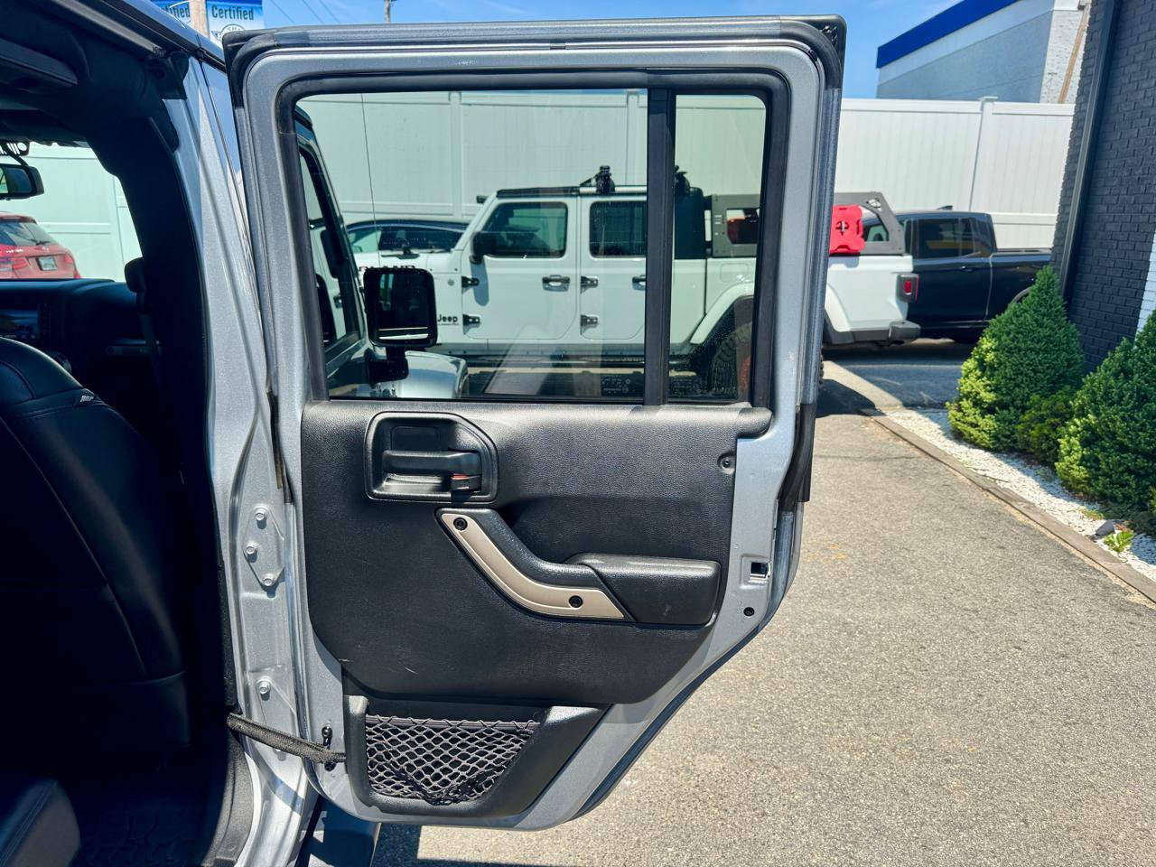 Used 2016 Jeep Wrangler Unlimited Sahara AWD/4WD image 25