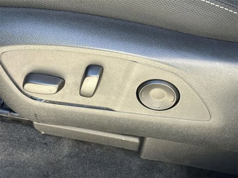 Used 2024 Chevrolet Traverse LT image 33