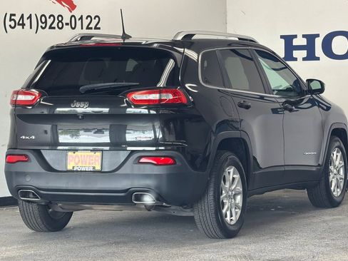 Used 2016 Jeep Cherokee Latitude w/ Comfort/Convenience Group AWD/4WD image 3