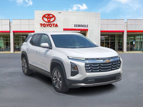 Used 2026 Chevrolet Equinox LT FWD image 2