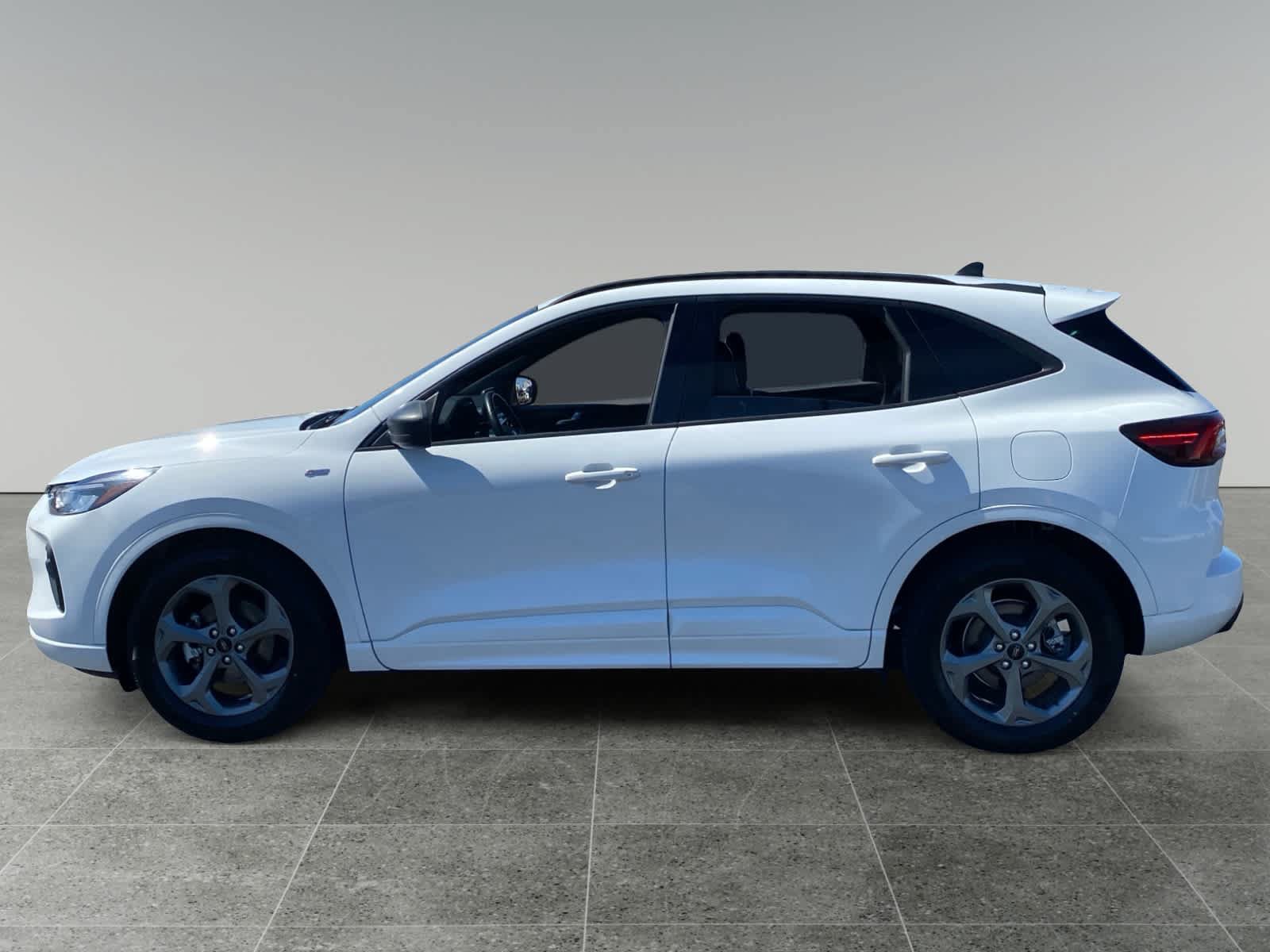 Used 2023 Ford Escape ST-Line FWD image 2