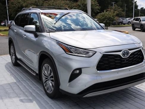 Used 2022 Toyota Highlander Platinum FWD image 7