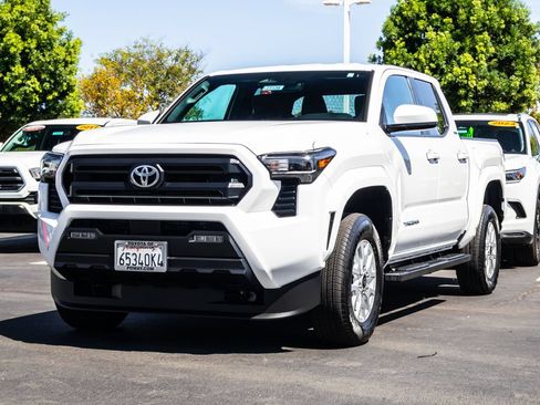 Used 2026 Toyota Tacoma SR5 RWD image 3