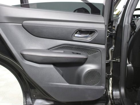 Used 2024 Nissan Ariya FWD image 23