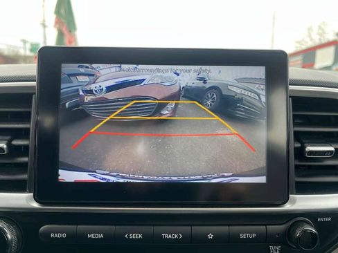 Used 2020 Hyundai Venue SEL image 24