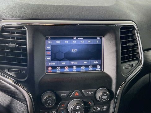 Used 2021 Jeep Grand Cherokee Laredo AWD/4WD image 13
