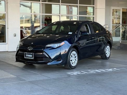 Used 2018 Toyota Corolla LE w/ Carpet Mat Package (TMS) image 2