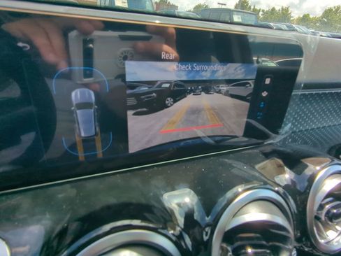 New 2025 Mercedes-Benz GLB 250 image 7