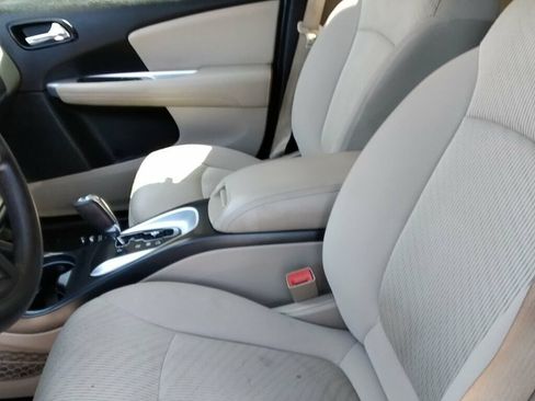 Used 2020 Dodge Journey SE FWD image 7