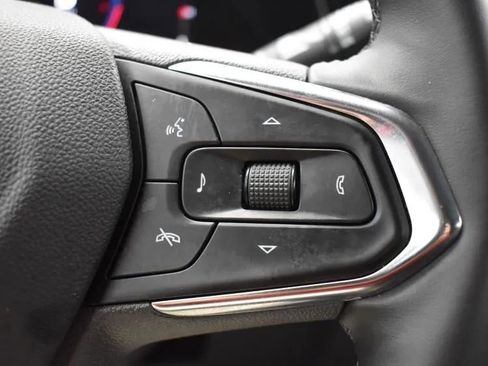 Used 2025 Chevrolet Trax LT w/ LT Convenience Package image 23