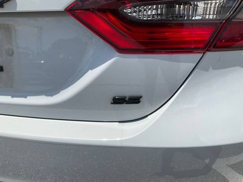 Used 2024 Toyota Camry SE FWD image 9