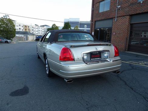 Used 2008 Lincoln Town Car Signature Limited image 5