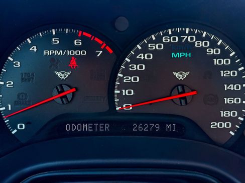 Used 2000 Chevrolet Corvette Convertible w/ Memory Pkg image 11