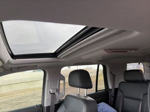 Used 2019 GMC Yukon SLT w/ Graphite Performance Edition image 6