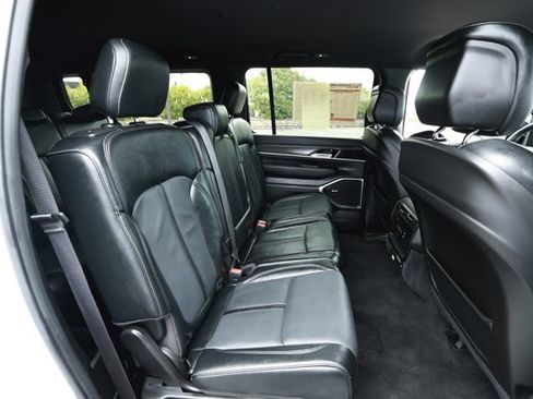 Certified 2024 Jeep Wagoneer L Series II w/ Flexible Seating Group RWD image 32
