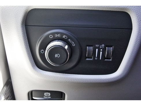 Used 2023 Jeep Grand Cherokee L Overland w/ Advanced Protech Group III AWD/4WD image 20
