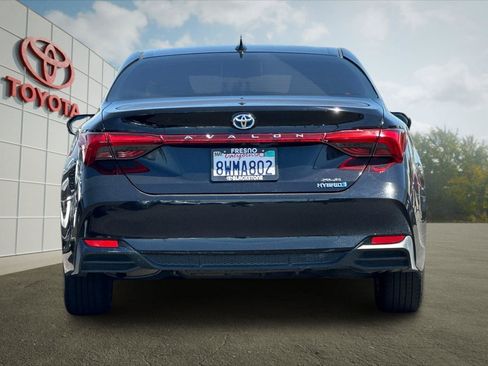 Used 2021 Toyota Avalon XLE w/ Moonroof Package FWD image 4