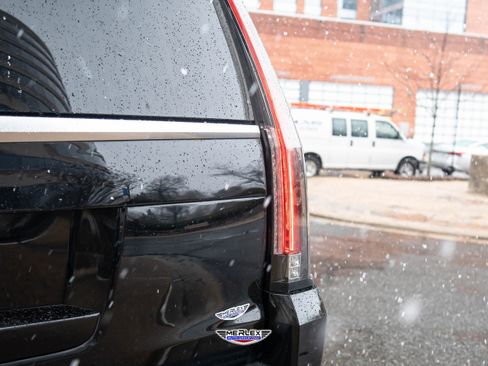 Used 2019 Cadillac Escalade ESV Platinum image 51