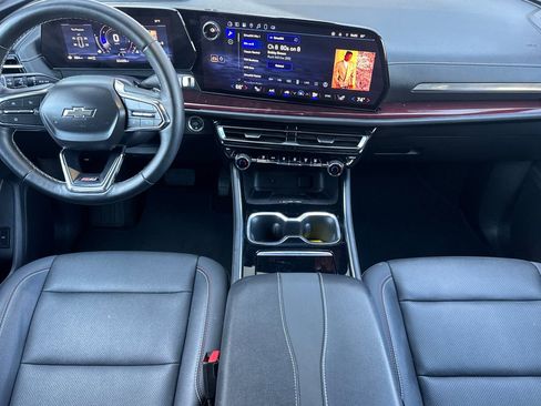 Used 2025 Chevrolet Traverse Z71 image 16