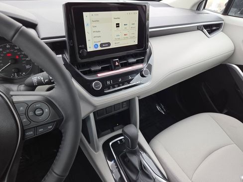 Used 2024 Toyota Corolla Cross LE image 33