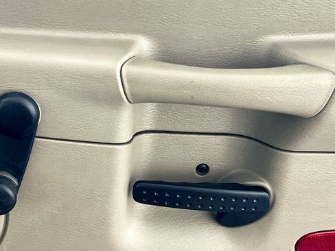 Used 2005 Dodge Ram 1500 Truck ST w/ ST Value Group image 30