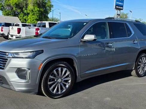 Used 2023 Chevrolet Traverse Premier AWD/4WD image 2