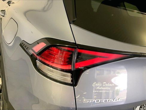 Used 2025 Kia Sportage LX AWD/4WD image 27