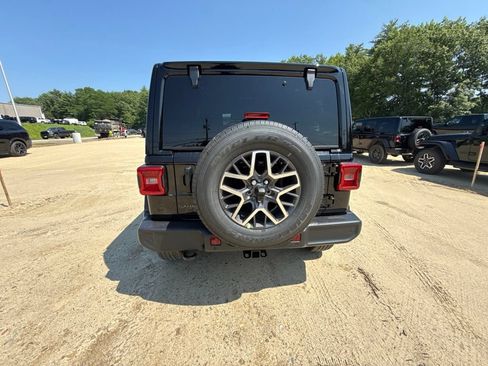 New 2026 Jeep Wrangler Unlimited Sahara AWD/4WD image 4