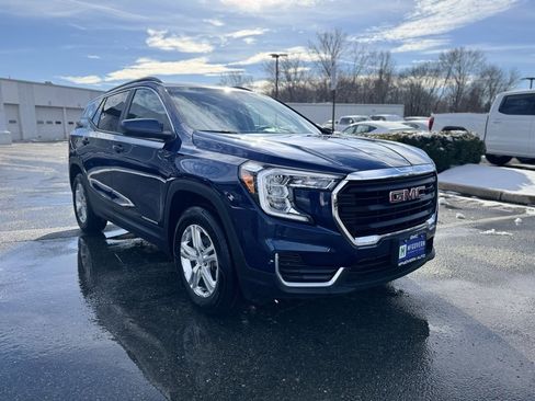 Used 2022 GMC Terrain SLE w/ Driver Convenience Package image 9
