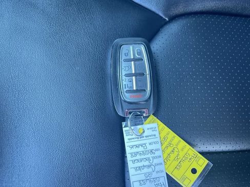 Used 2025 Chrysler Pacifica Select FWD image 34