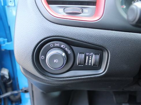 Used 2015 Jeep Renegade Trailhawk w/ Premium Leather Group AWD/4WD image 15